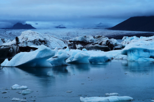 Breidamerkurjökull-with-icebergs